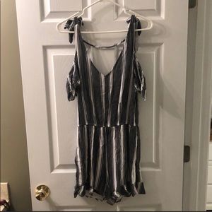 American Eagle Romper with pockets